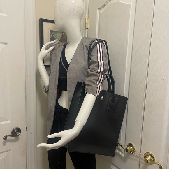 Anne Klein gorgeous new condition long shape bag with Gold-Tone Hardware - Picture 12 of 13